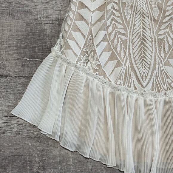 Saint + Secrets Dreamy Off Shoulder Mini Dress Womens M White Lace Pleated Hem - Picture 2 of 10